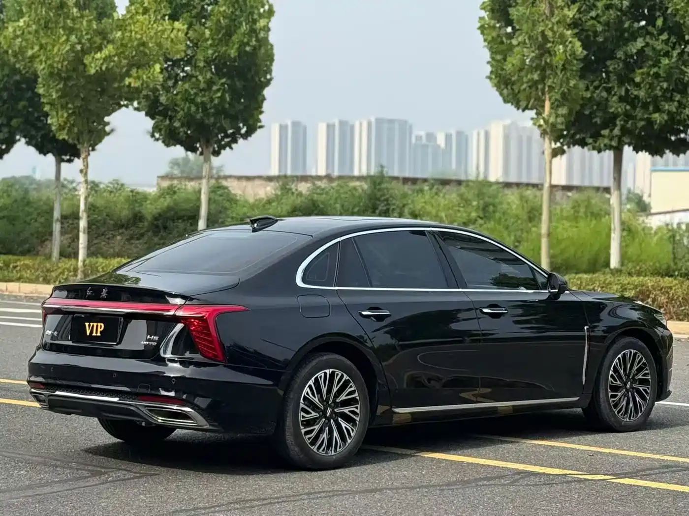 Фото 9 - Hongqi H5