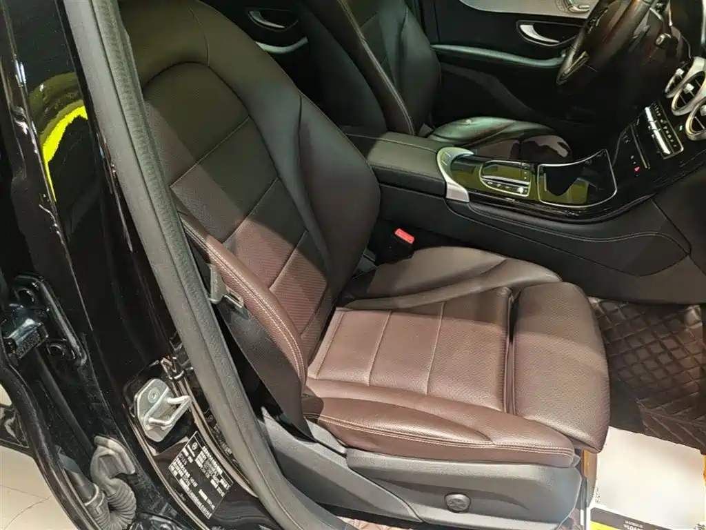 Фото 25 - Mercedes-Benz GLC