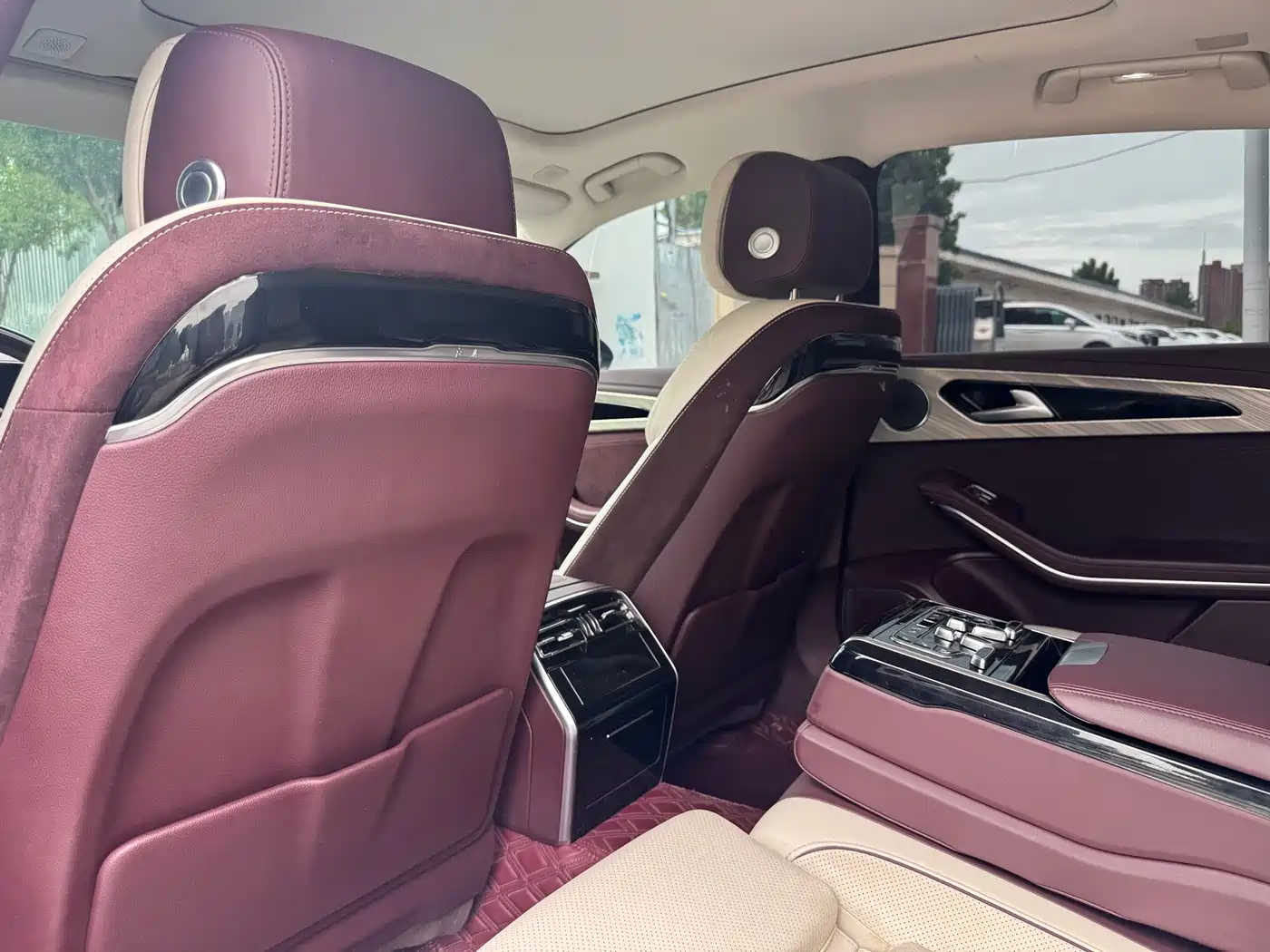 Hongqi H9 2022 2.0T Smart Connect Flag Smooth Edition фото 6