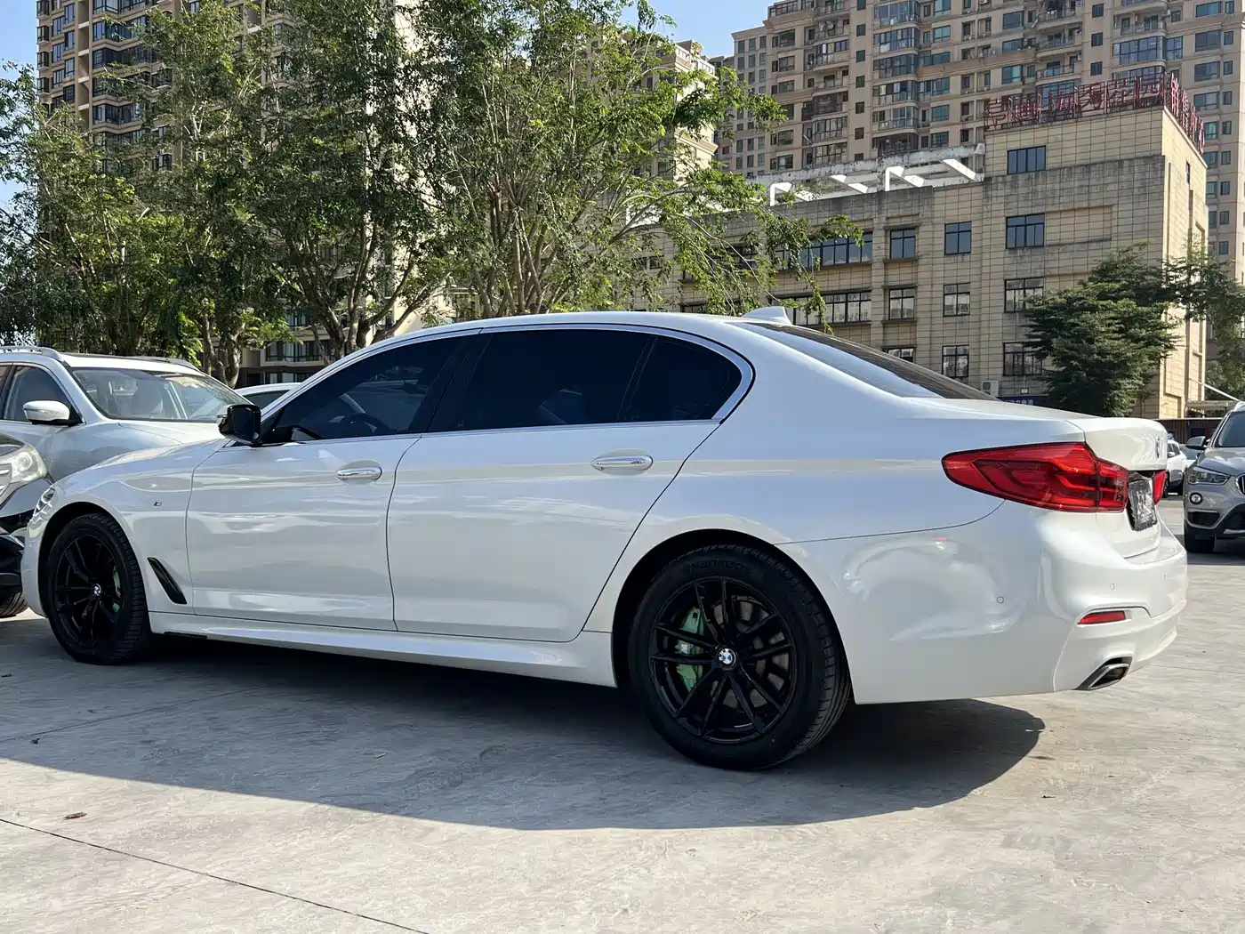 BMW 5 Series 2018 525Li M Sport Package фото 16
