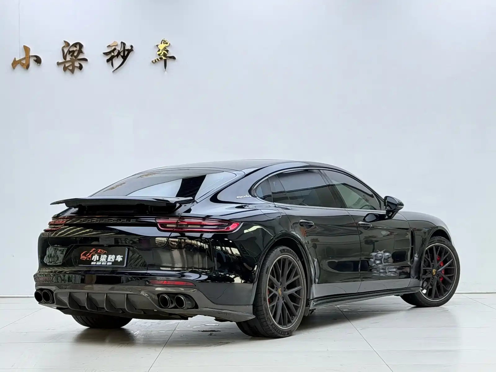 Photo 3 - Porsche Panamera