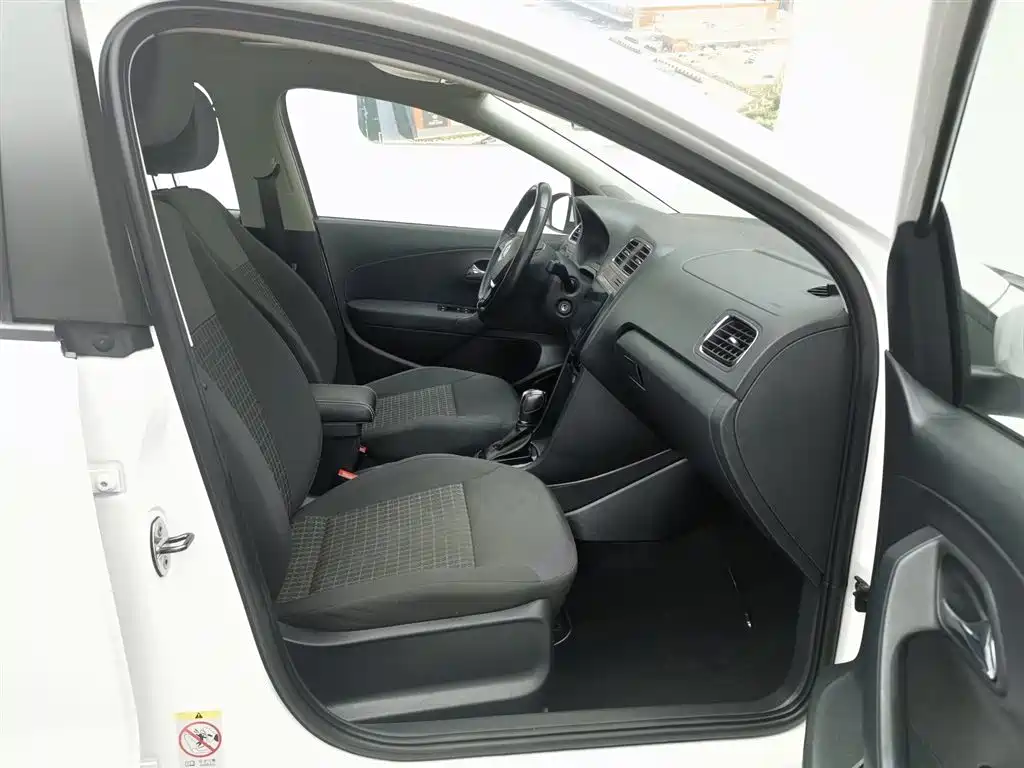 Volkswagen Polo 2016 1.6L Automatic Comfort фото 23