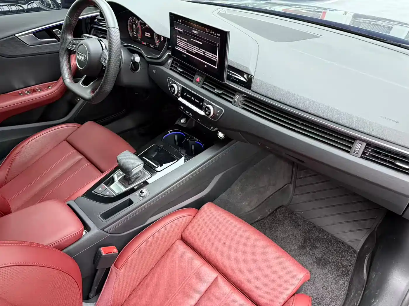 Audi A4L 2025 2 Million Celebration Edition 40 TFSI Luxury Dynamic фото 12