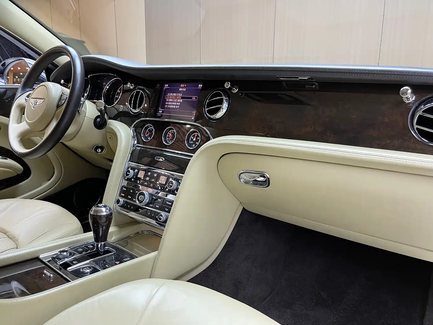 Bentley Mulsanne 2011 6.8T Luxury Edition фото 6