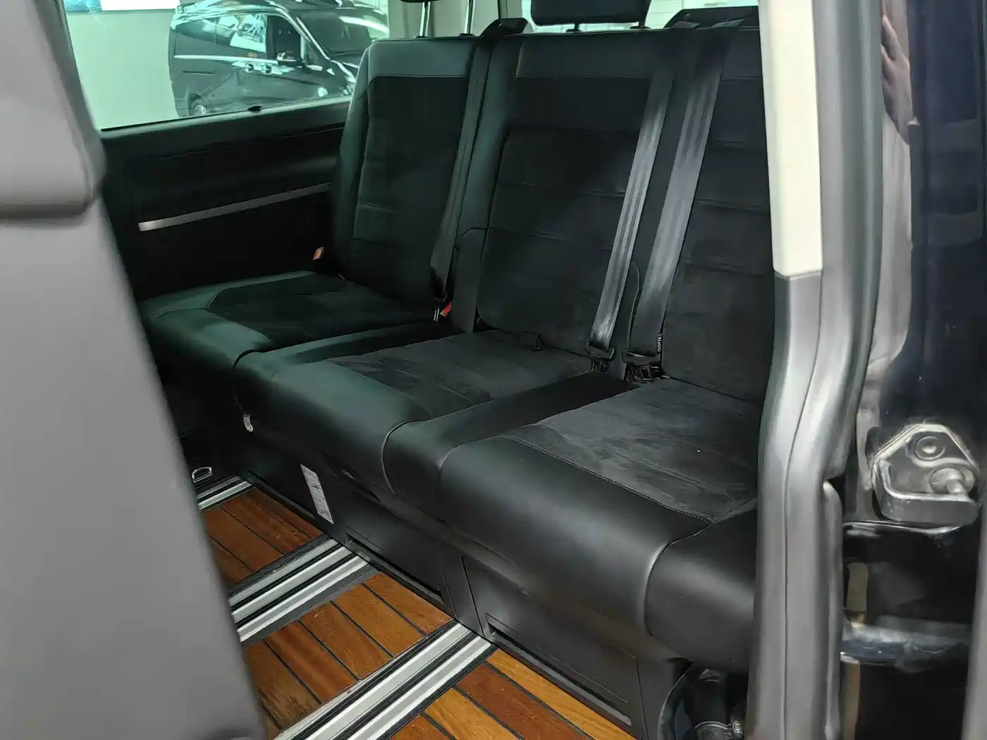 Volkswagen Multivan 2017 2016 2.0TSI 2WD Luxury 7-Seater