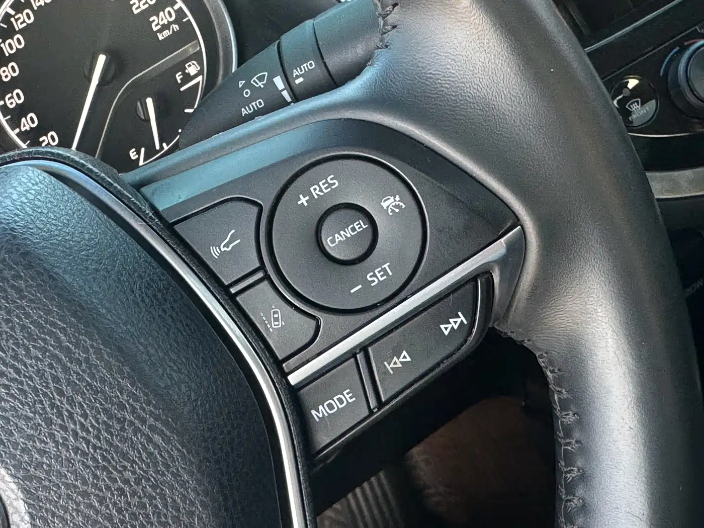 Toyota Camry 2021 2.0G Luxury Edition фото 10