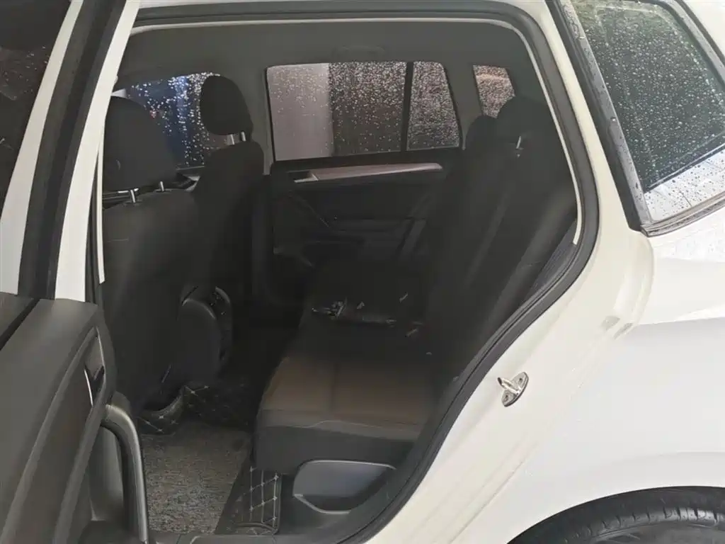 Volkswagen Golf Sportsvan 2016 1.6L Automatic Comfort фото 17