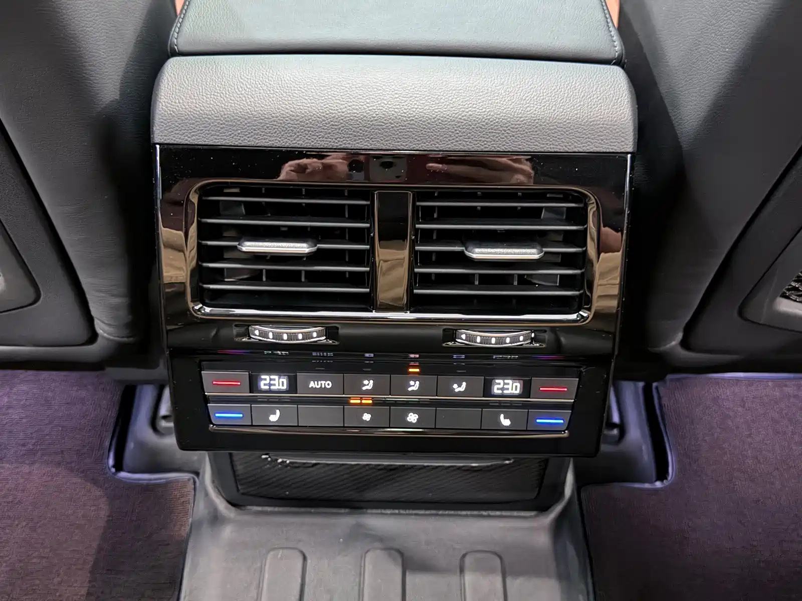 Фото 20 - Volkswagen Touareg