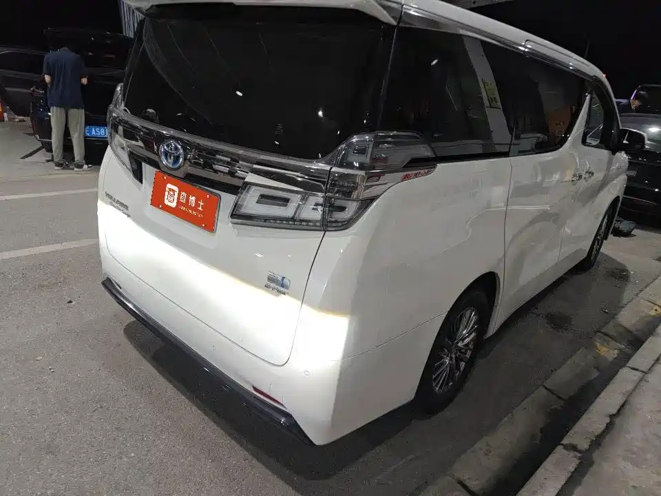 Фото 2 - Toyota Vellfire