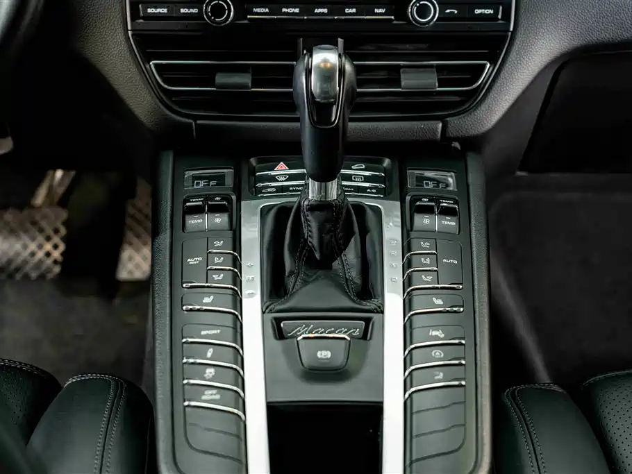 Porsche Macan 2018 Macan 2.0T фото 14