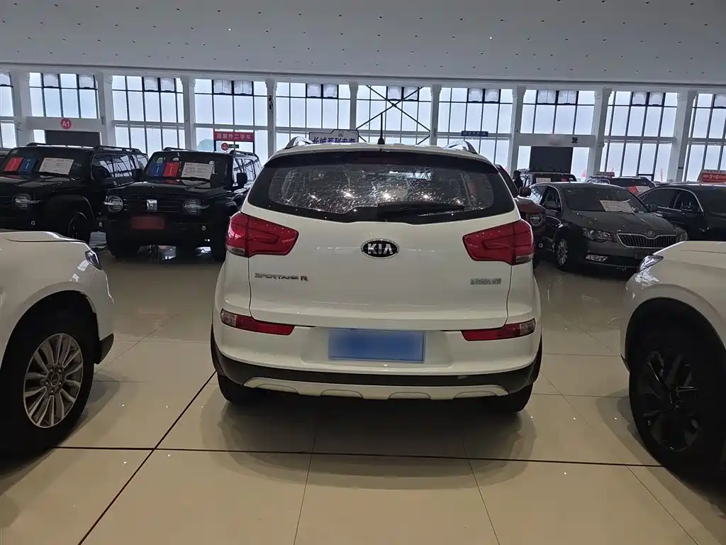 Kia Sportage 2016 2.0L Manual 2WD GL фото 7
