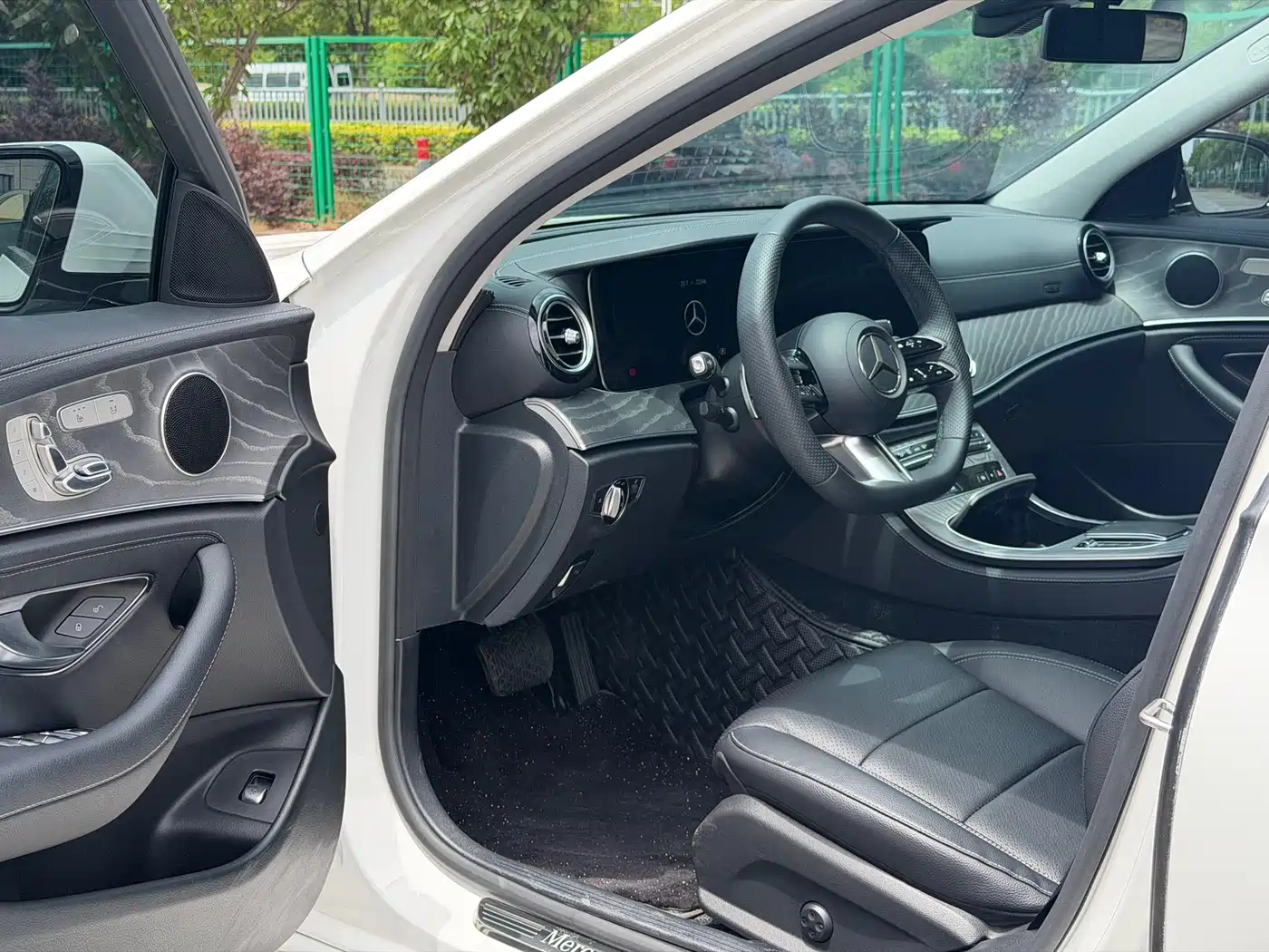 Mercedes-Benz E-Class 2023 E 300 L Sport Fashion фото 8