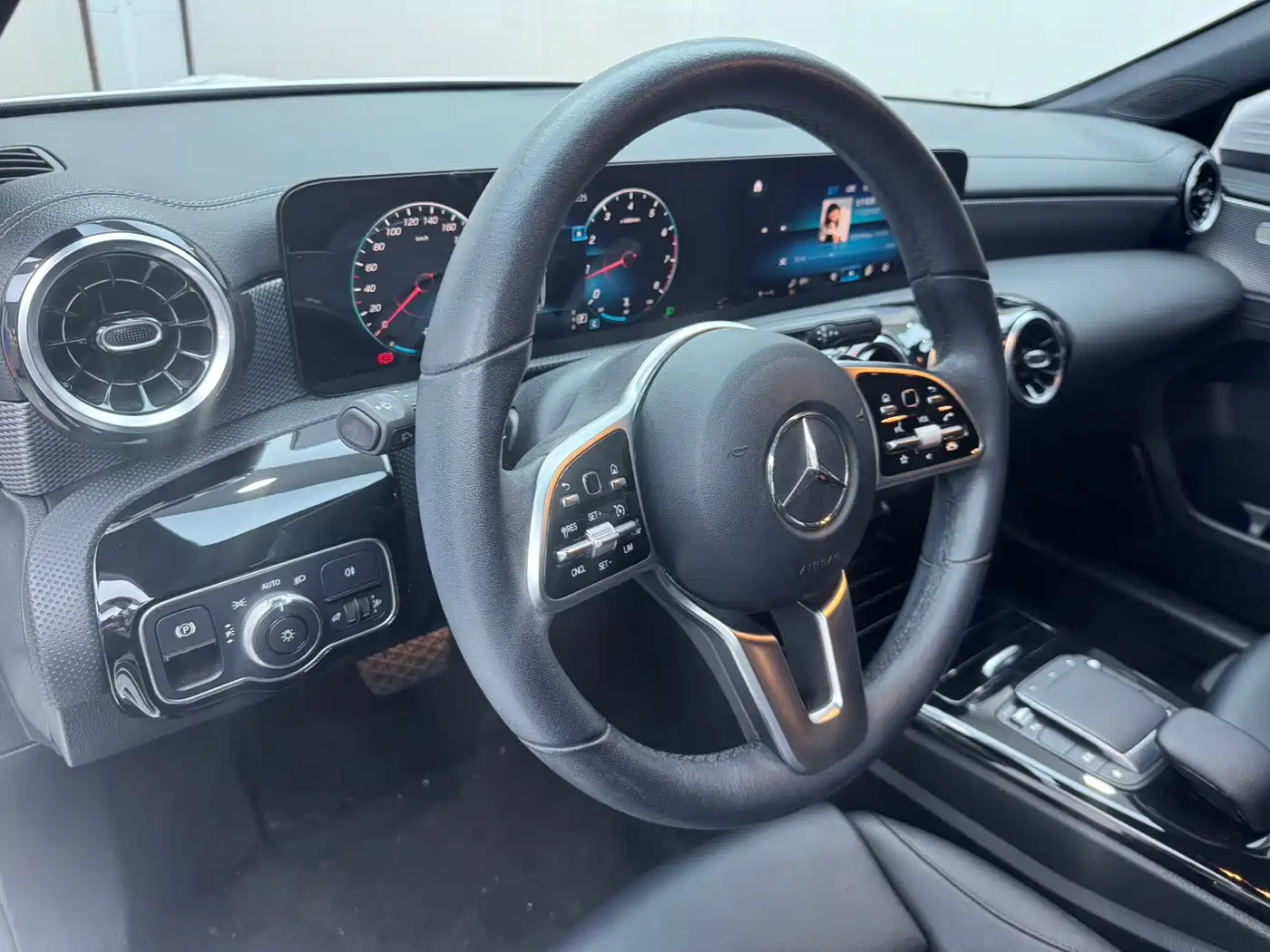 Mercedes-Benz A-Class 2022 A 180 L фото 8