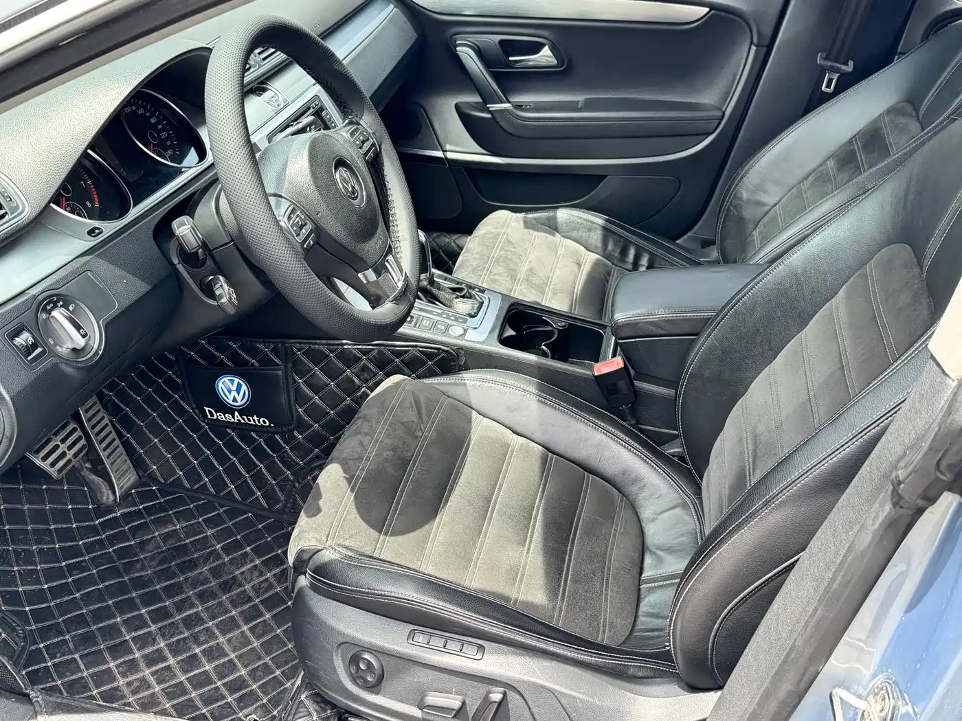 Volkswagen FAW-Volkswagen CC 2012 Model 2.0TSI Luxury фото 6