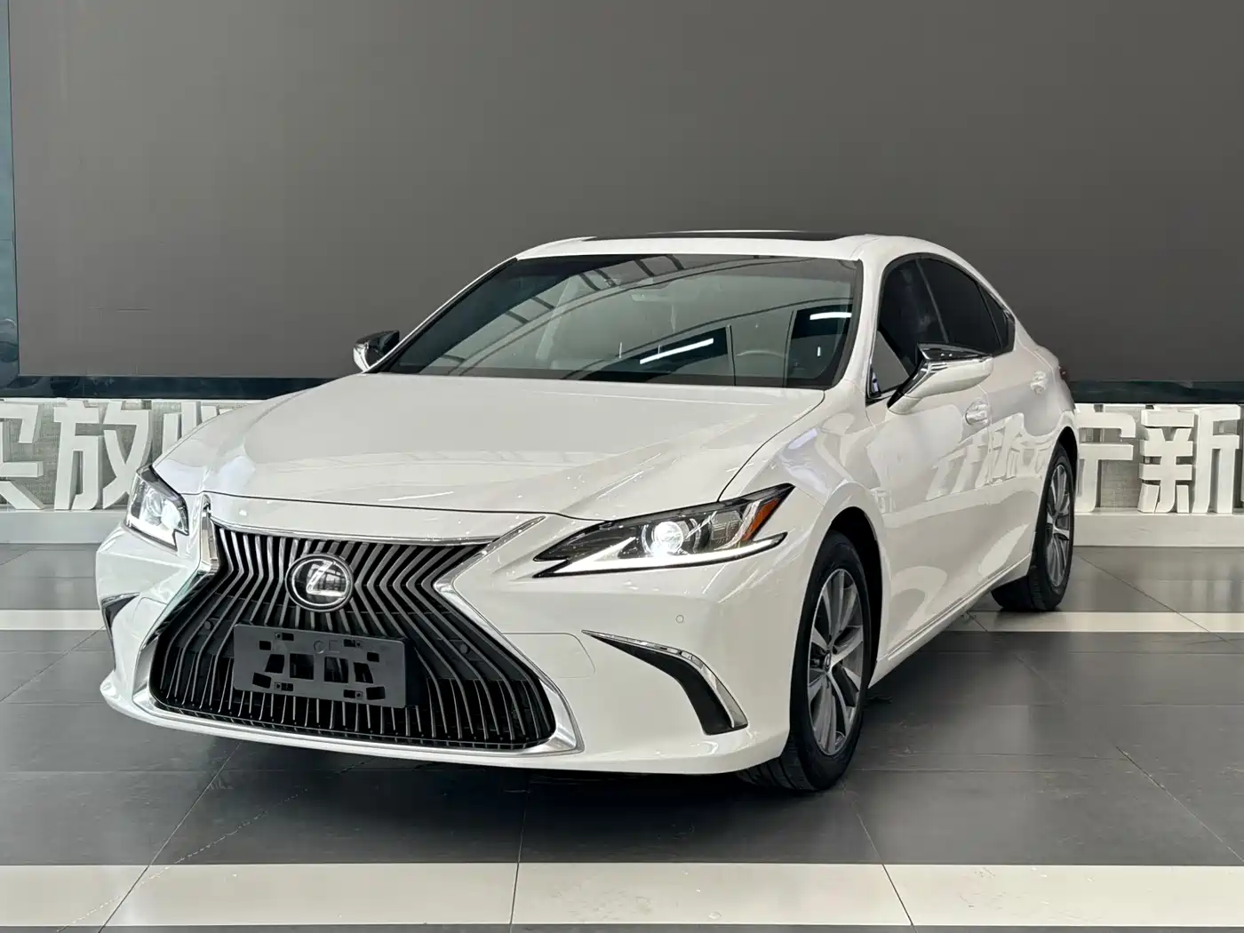 Lexus ES 2018 200 Excellence Edition China V