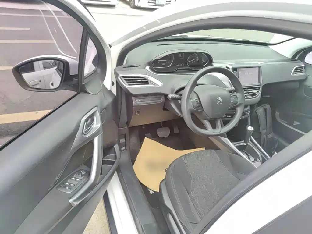 Peugeot 2008 2016 2014 1.6L Automatic Fashion Edition