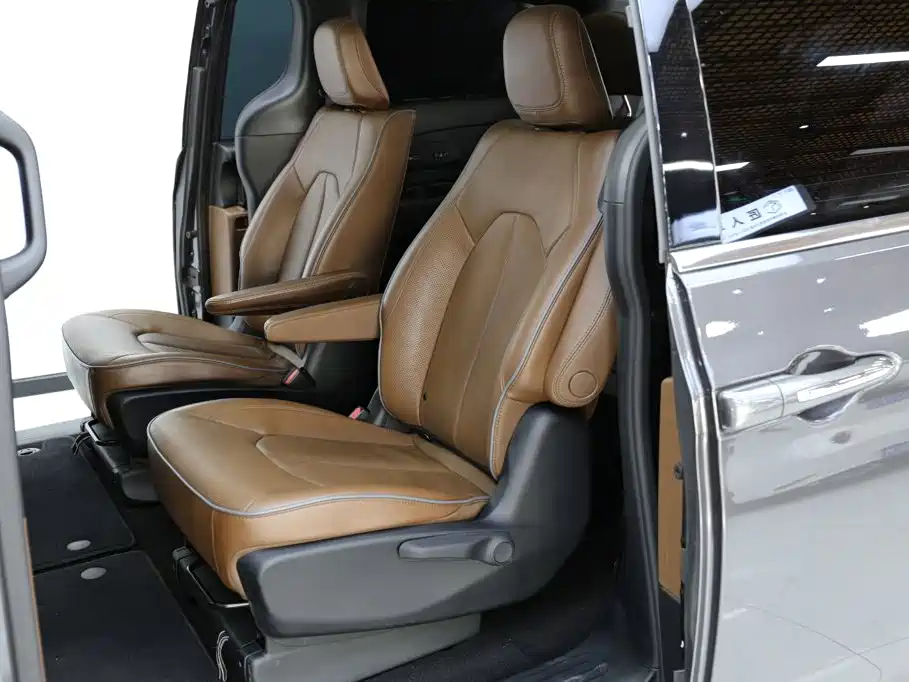 Chrysler Grand Voyager (Import) 2019 2017 3.6L Premium Edition
