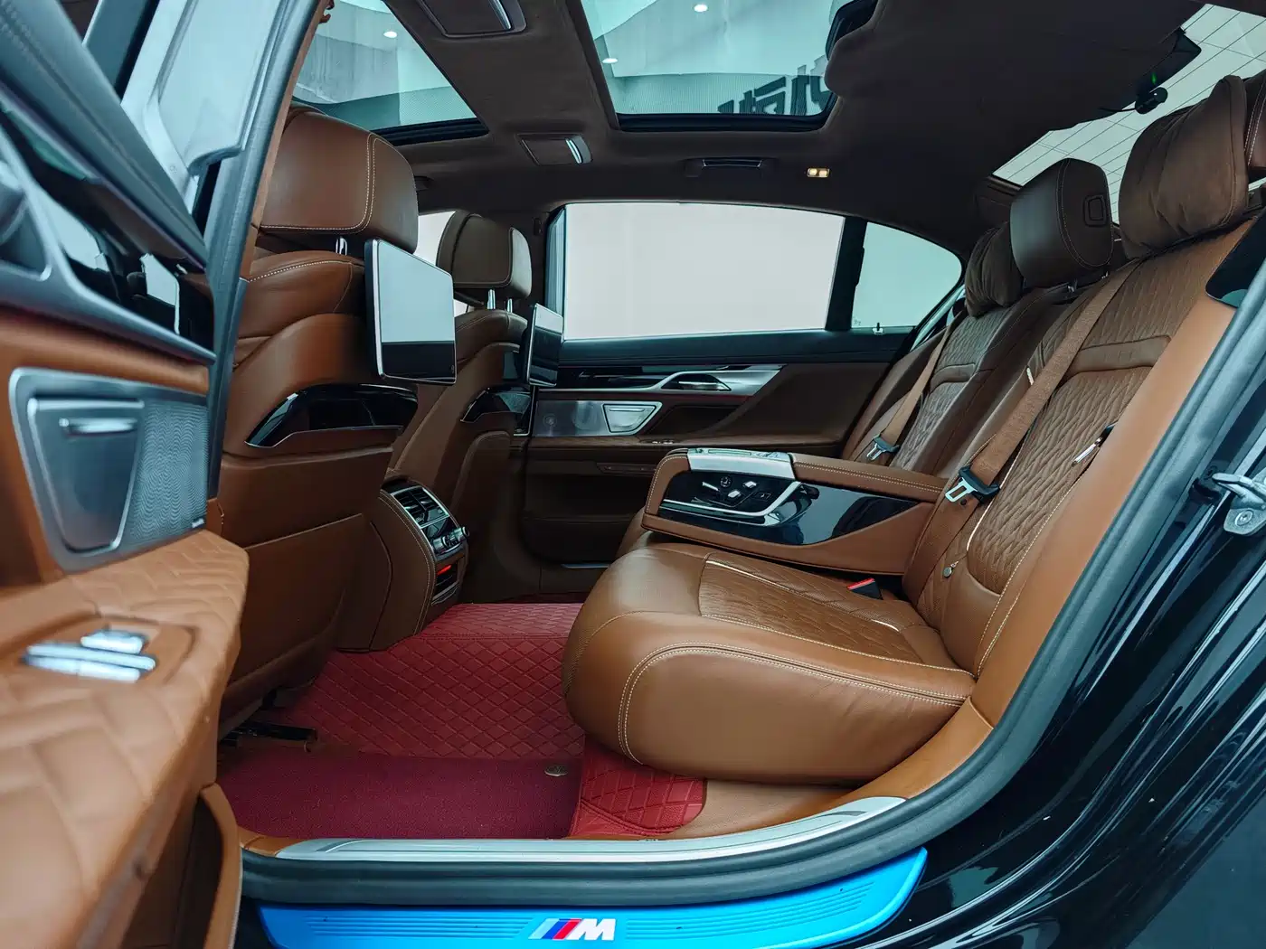 BMW 7 Series 2019 740Li xDrive Executive M Sport Package фото 11