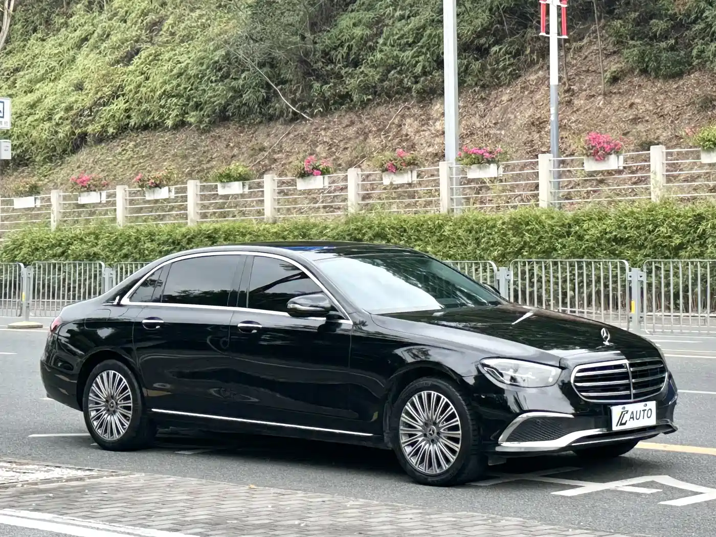 Mercedes-Benz E-Class 2022 E 300 L Fashion фото 3