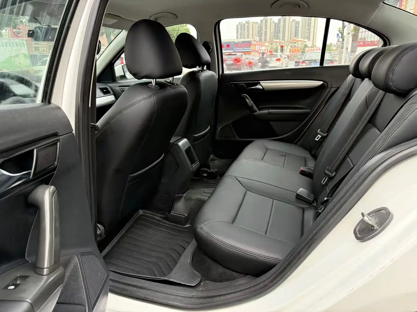 Volkswagen Lavida 2013 Facelift Classic 1.6L Automatic Trend фото 5