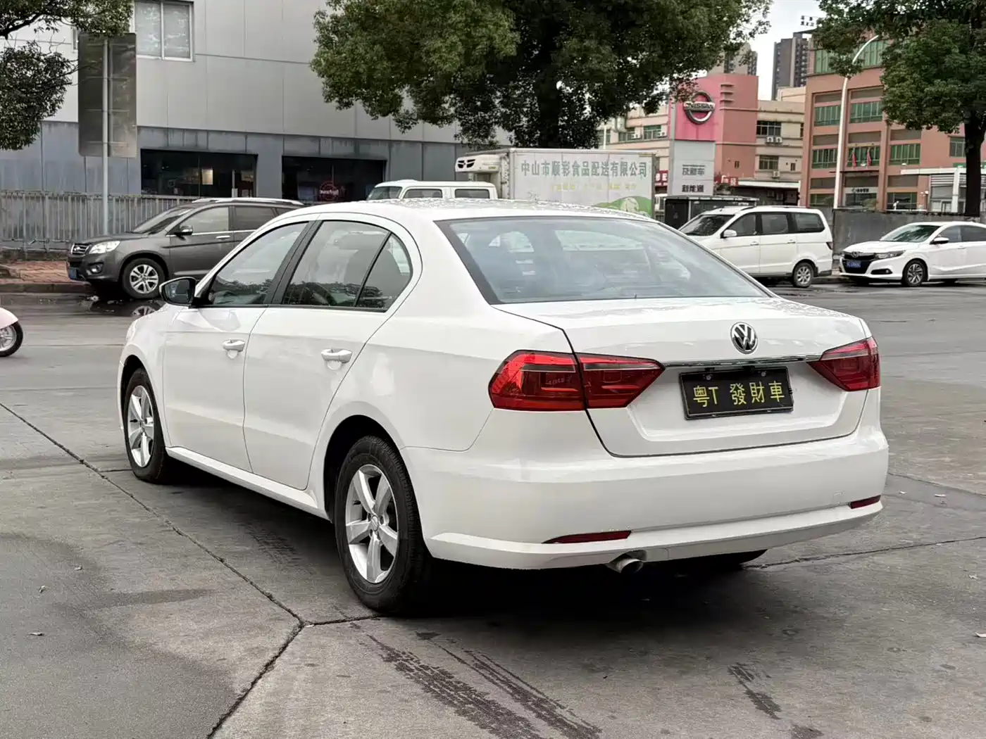 Volkswagen Lavida 2013 Facelift Classic 1.6L Automatic Trend фото 7