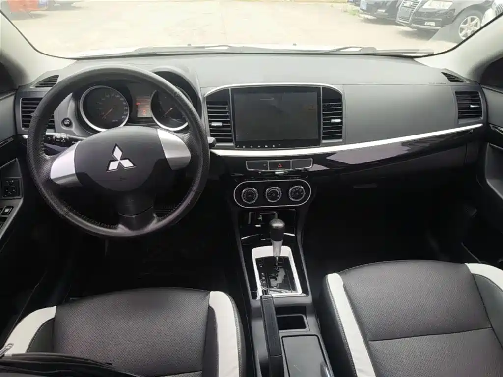 Mitsubishi Lancer EX 2016 1.8L CVT Black & White Replica фото 10