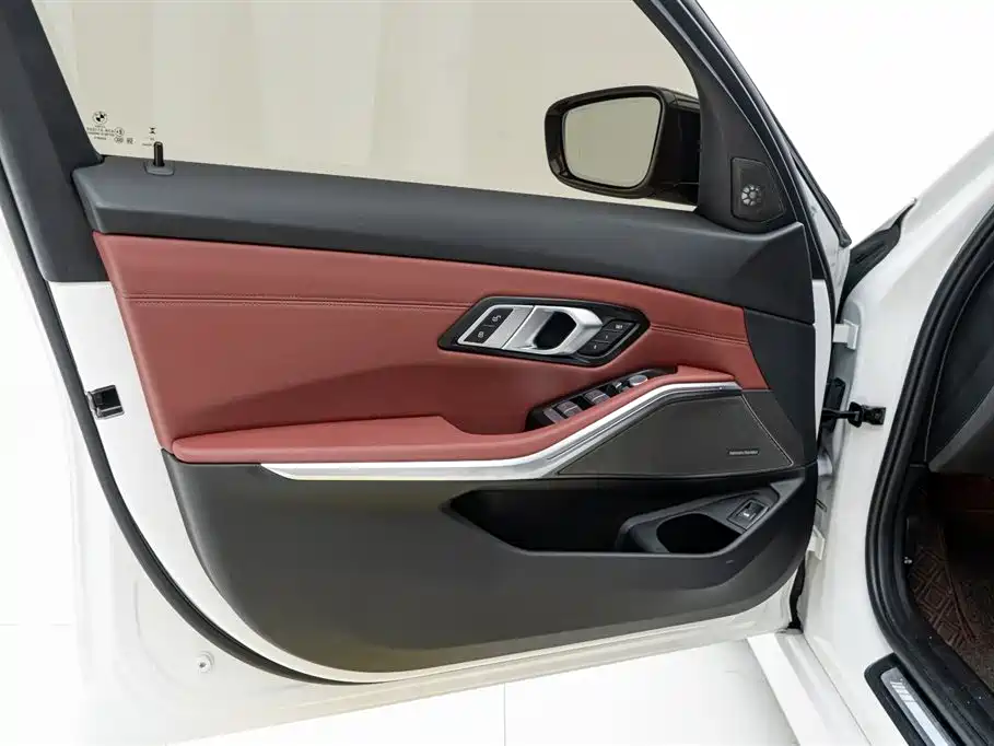 BMW 3 Series 2024 325Li M Sport Shadowline Package фото 16