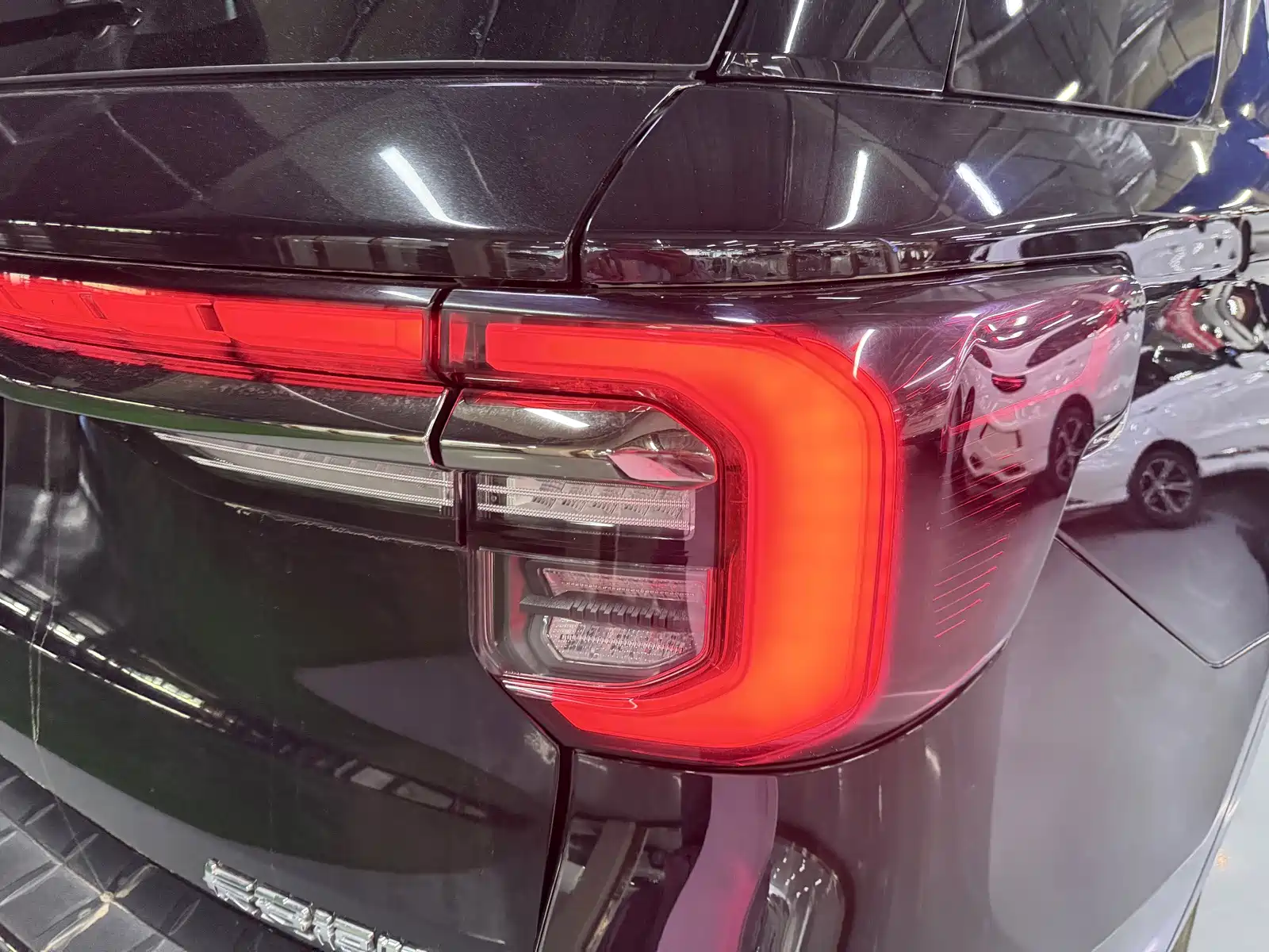 Фото 20 - Ford Explorer