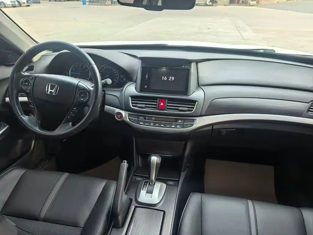 Фото 11 - Honda Crosstour