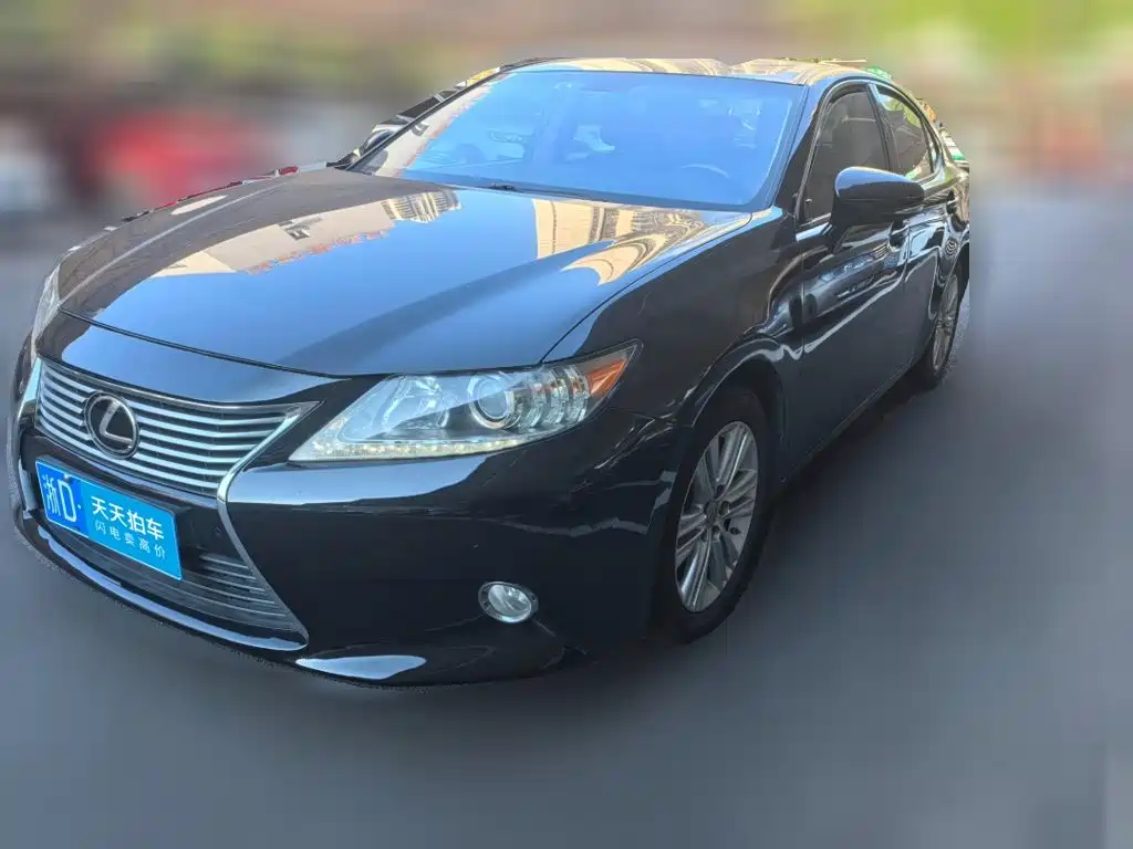 Фото 1 - Lexus ES