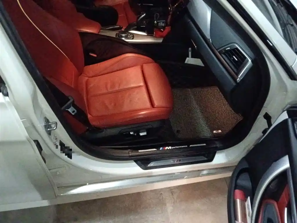 BMW 3 Series 2019 320i M Sport Black Night Edition фото 19