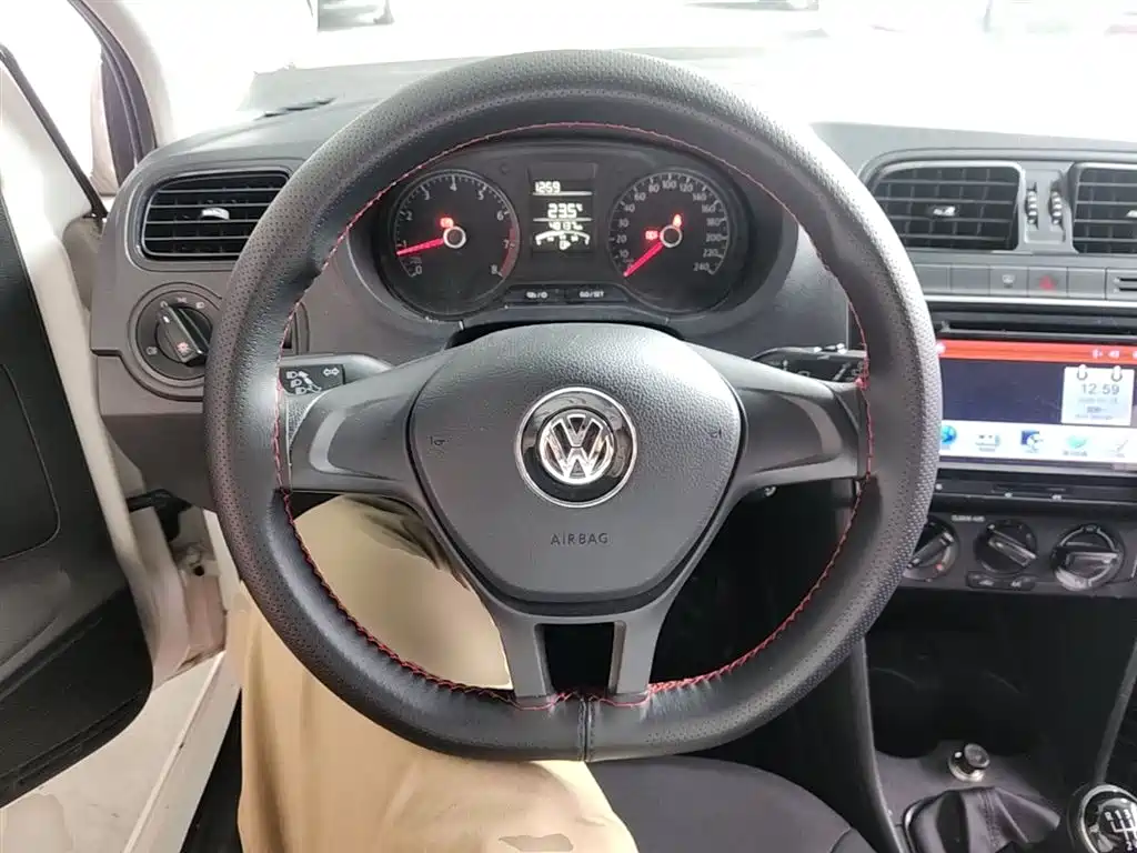 Volkswagen Polo 2016 1.4L Manual Trend фото 11