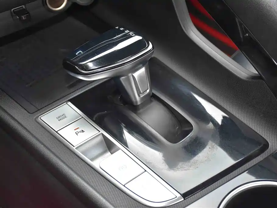 Hyundai Elantra 2021 1.5L CVT LUX Premium Edition фото 16