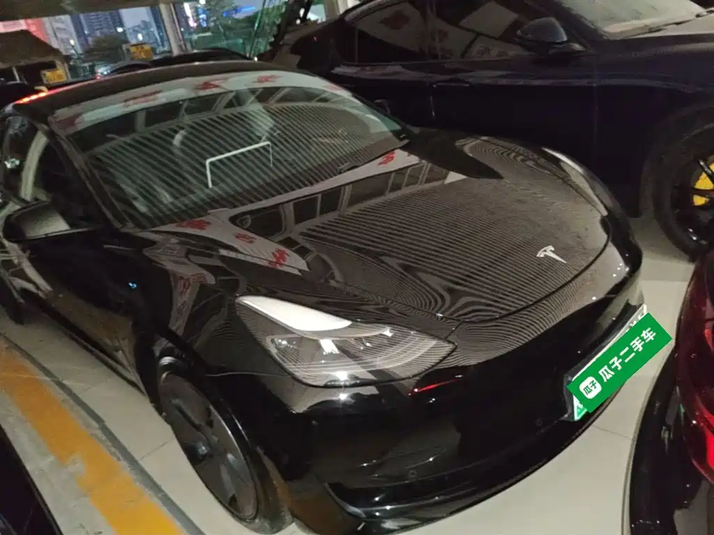 Фото 4 - Tesla Model 3