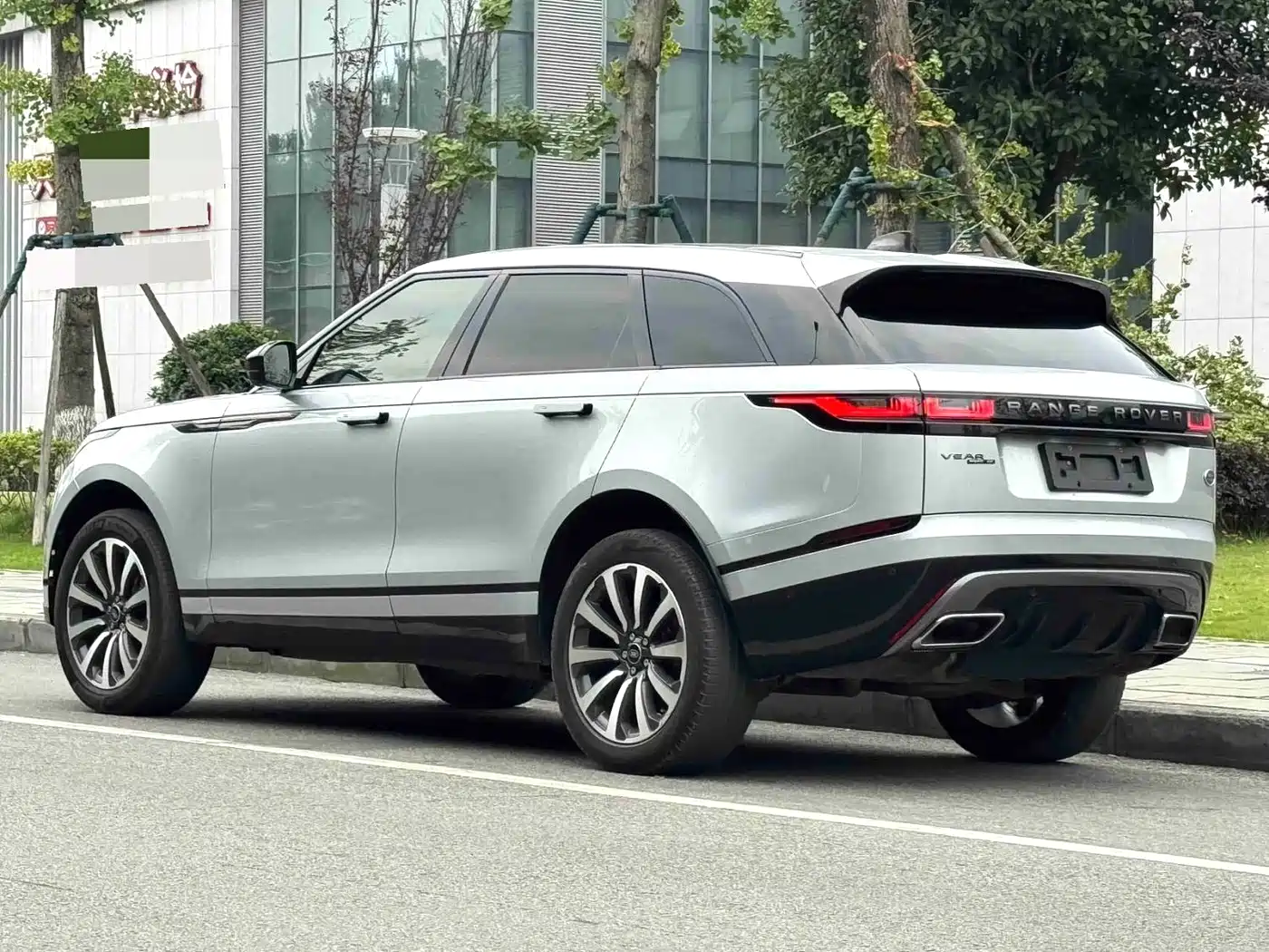 Фото 15 - Land Rover Range Rover Velar