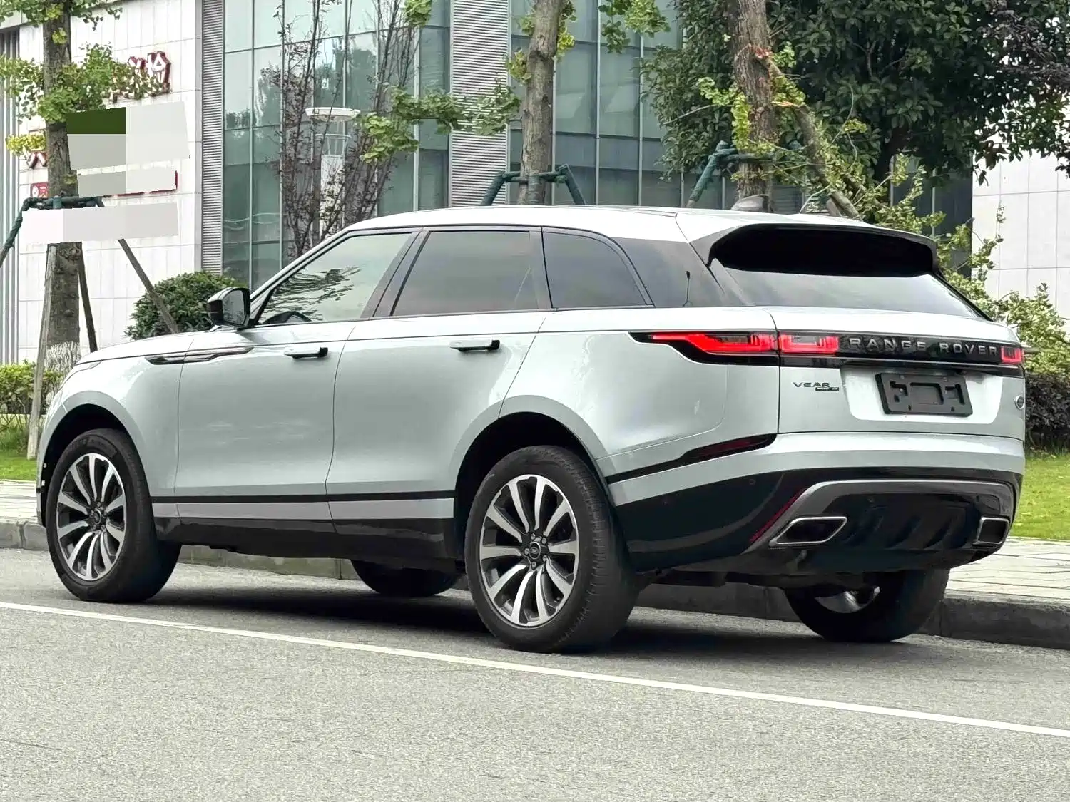 صورة 15 - Land Rover Range Rover Velar