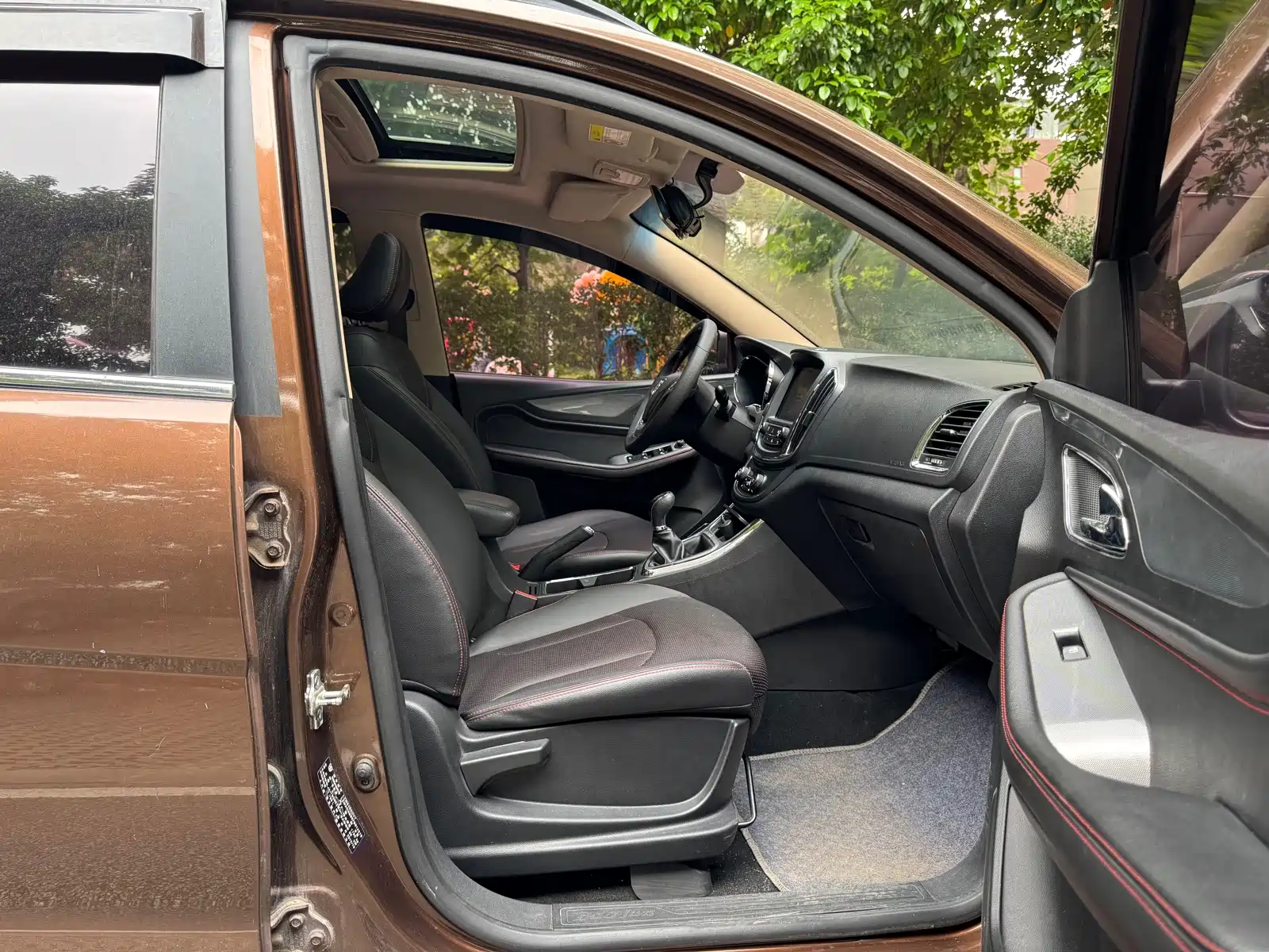 Photo 11 - Baojun 560