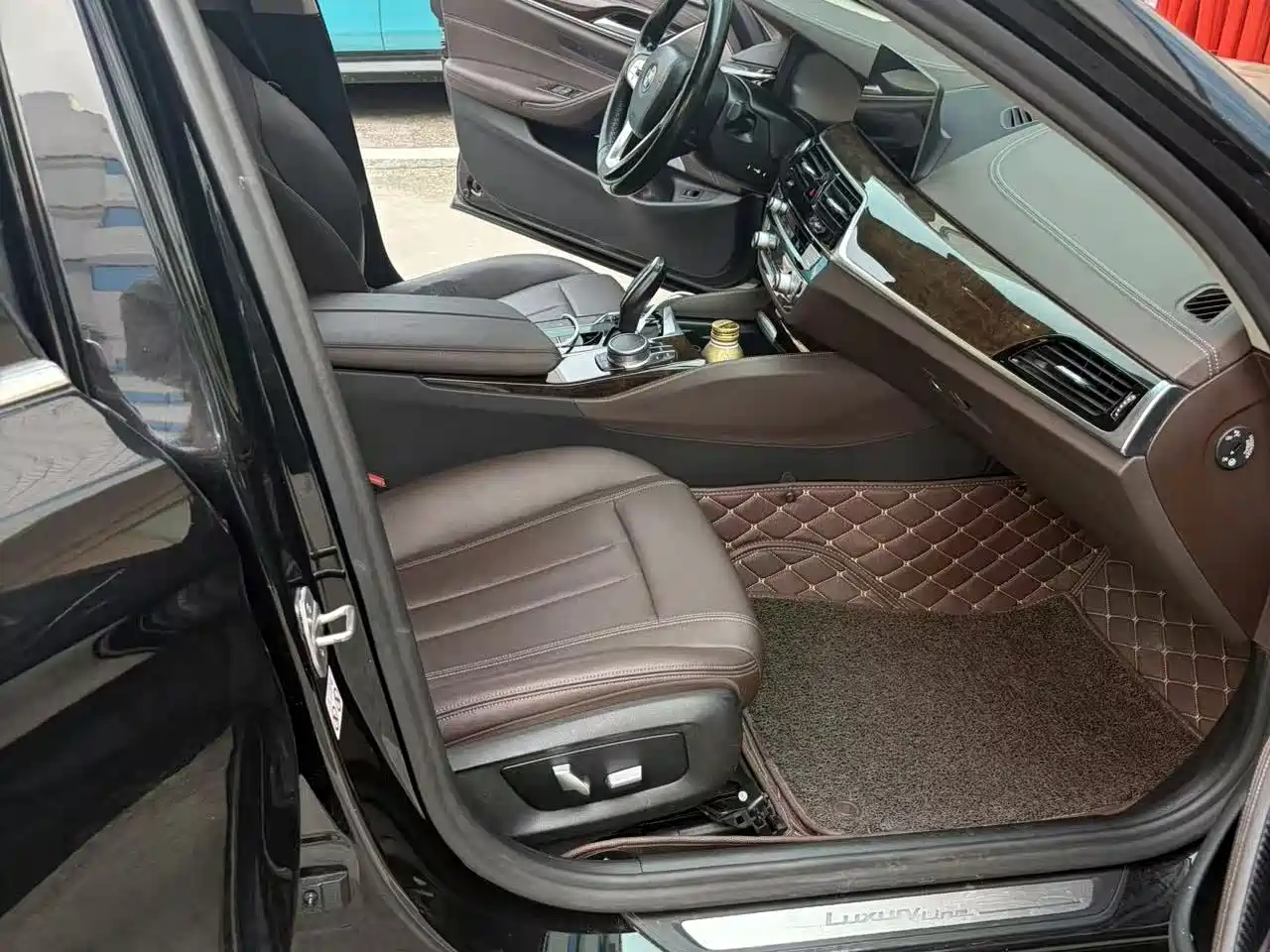Photo 11 - BMW 5 Series