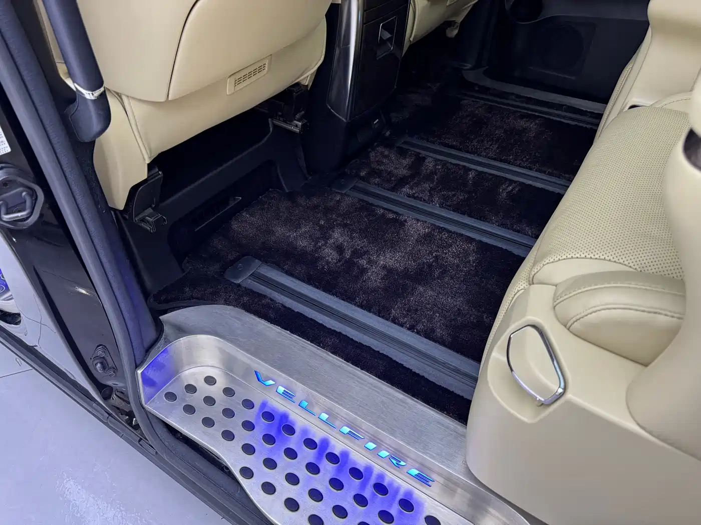 Toyota Vellfire 2021 Crown Hybrid 2.5L HV Premium Edition фото 6