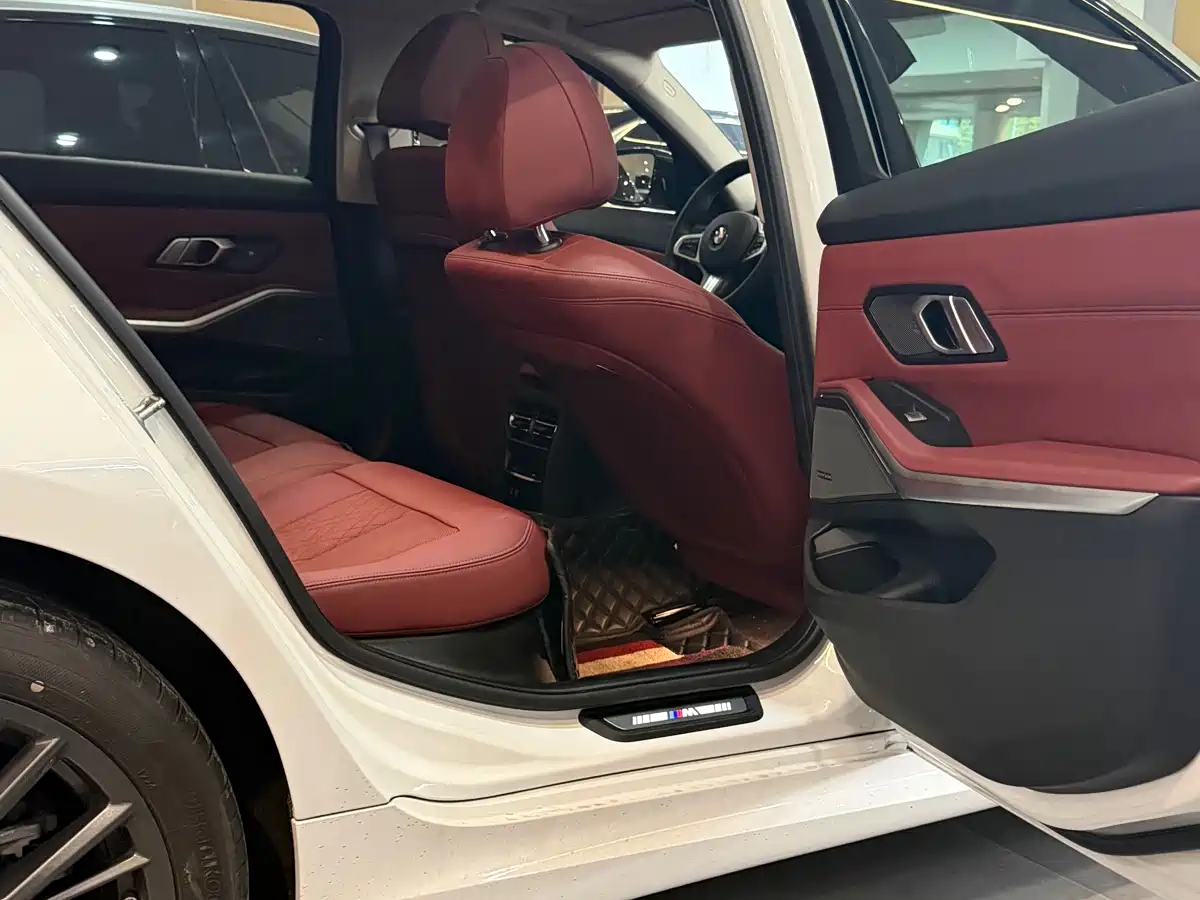 BMW 3 Series 2024 325i M Sport Shadowline Package фото 6