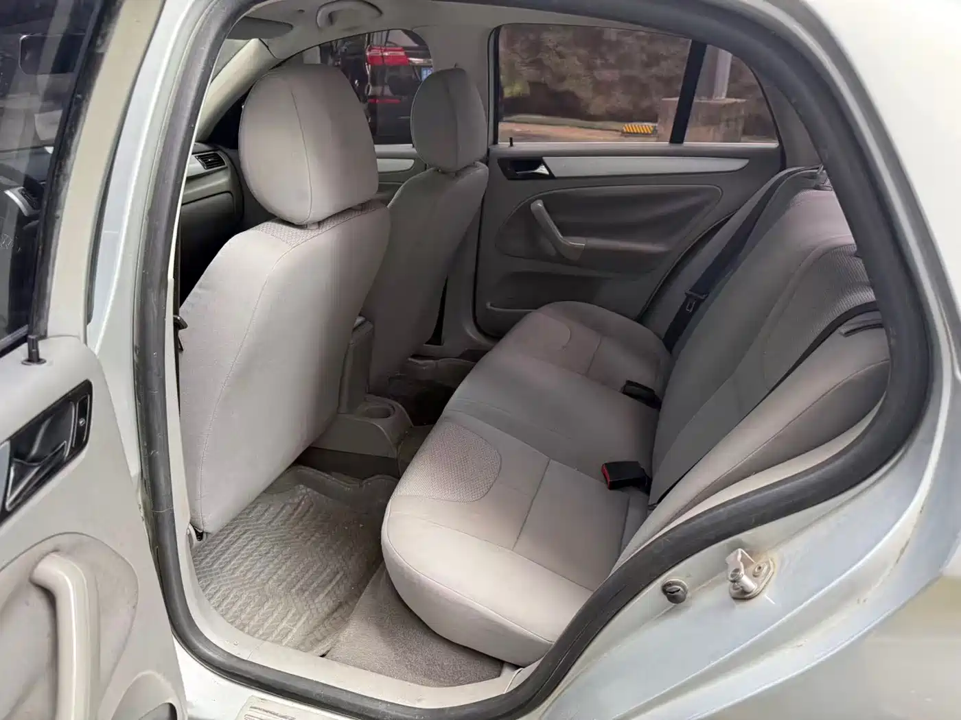 Volkswagen Bora 2011 1.6L Automatic Fashion фото 6