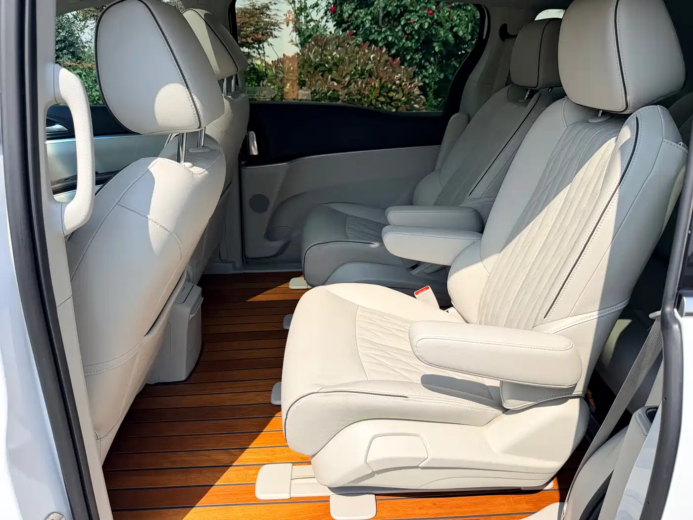 Buick GL8 2021 Land Business Class 652T Luxury фото 9