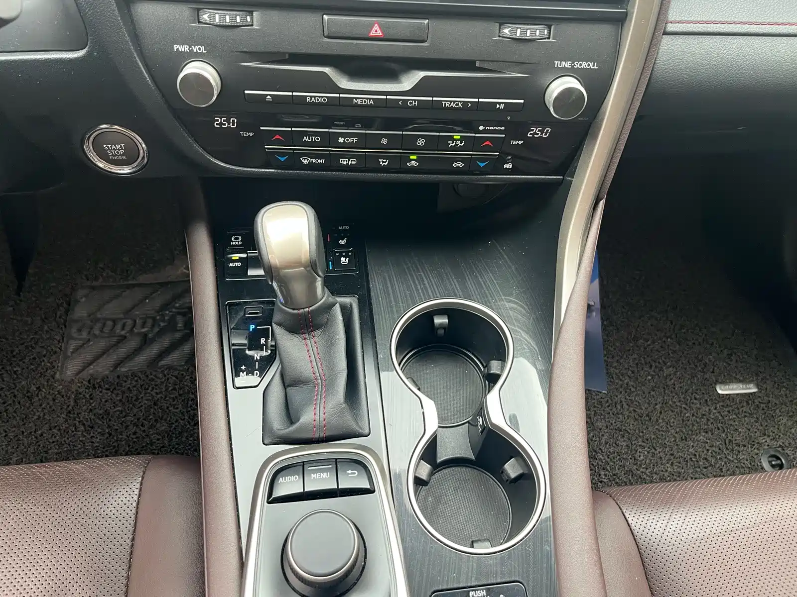 Photo 17 - Lexus RX