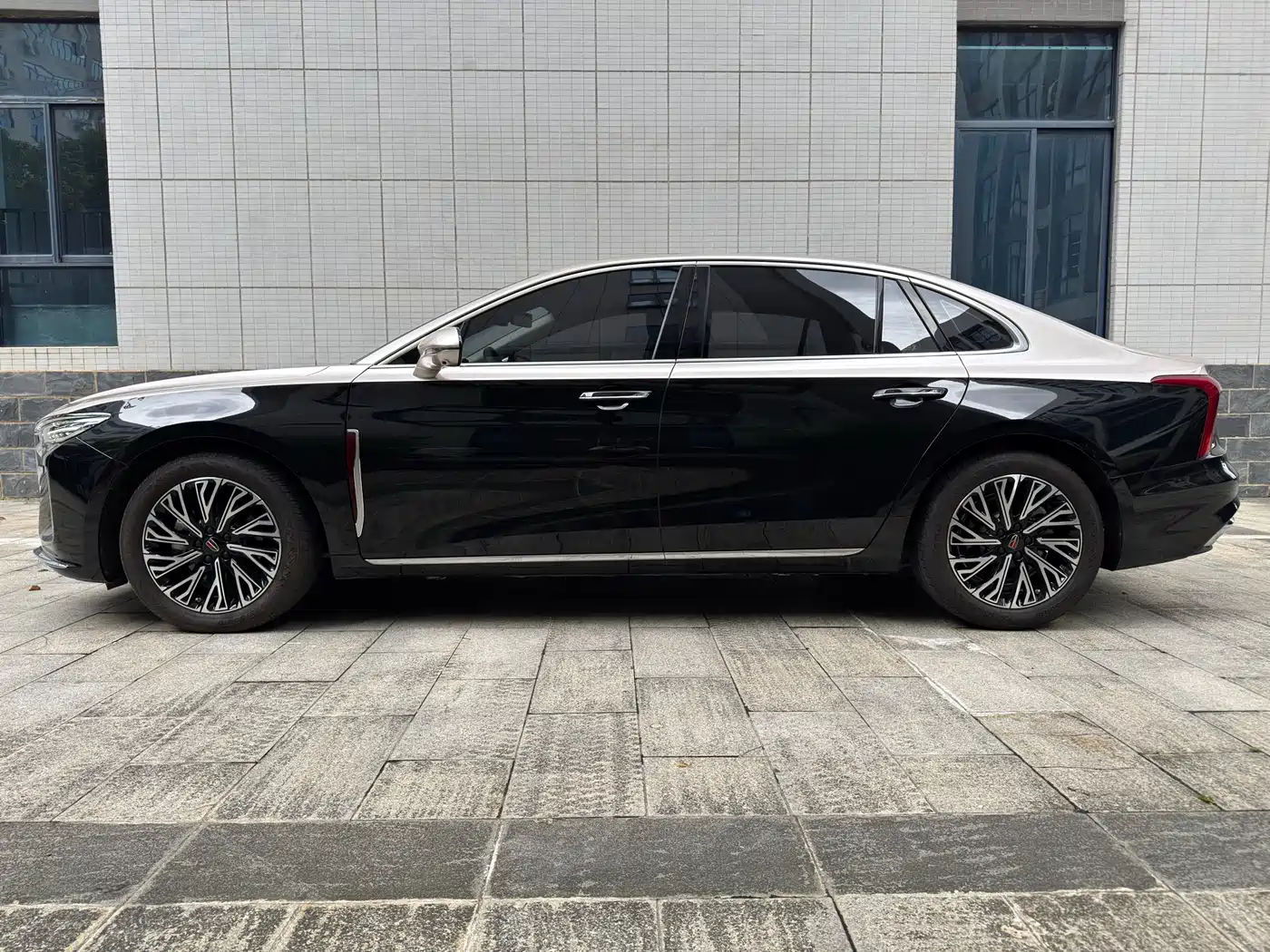 Hongqi H5 2023 2.0T Auto Smart Connect Flag Comfort фото 4