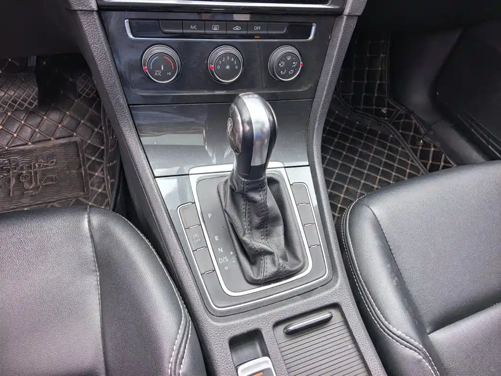 Volkswagen Golf 2019 200TSI DSG Comfort Progressive China VI фото 14