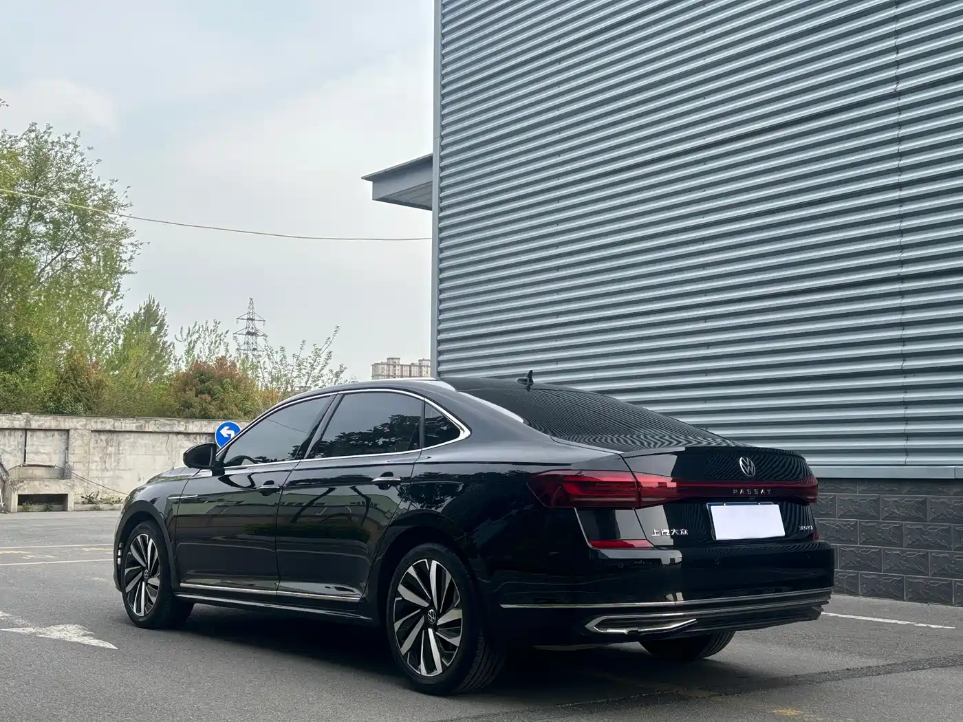Volkswagen Passat 2024 380TSI Luxury фото 5