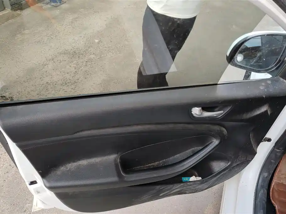 Hyundai Verna 2017 1.4L Manual Renewal Edition China VI фото 7