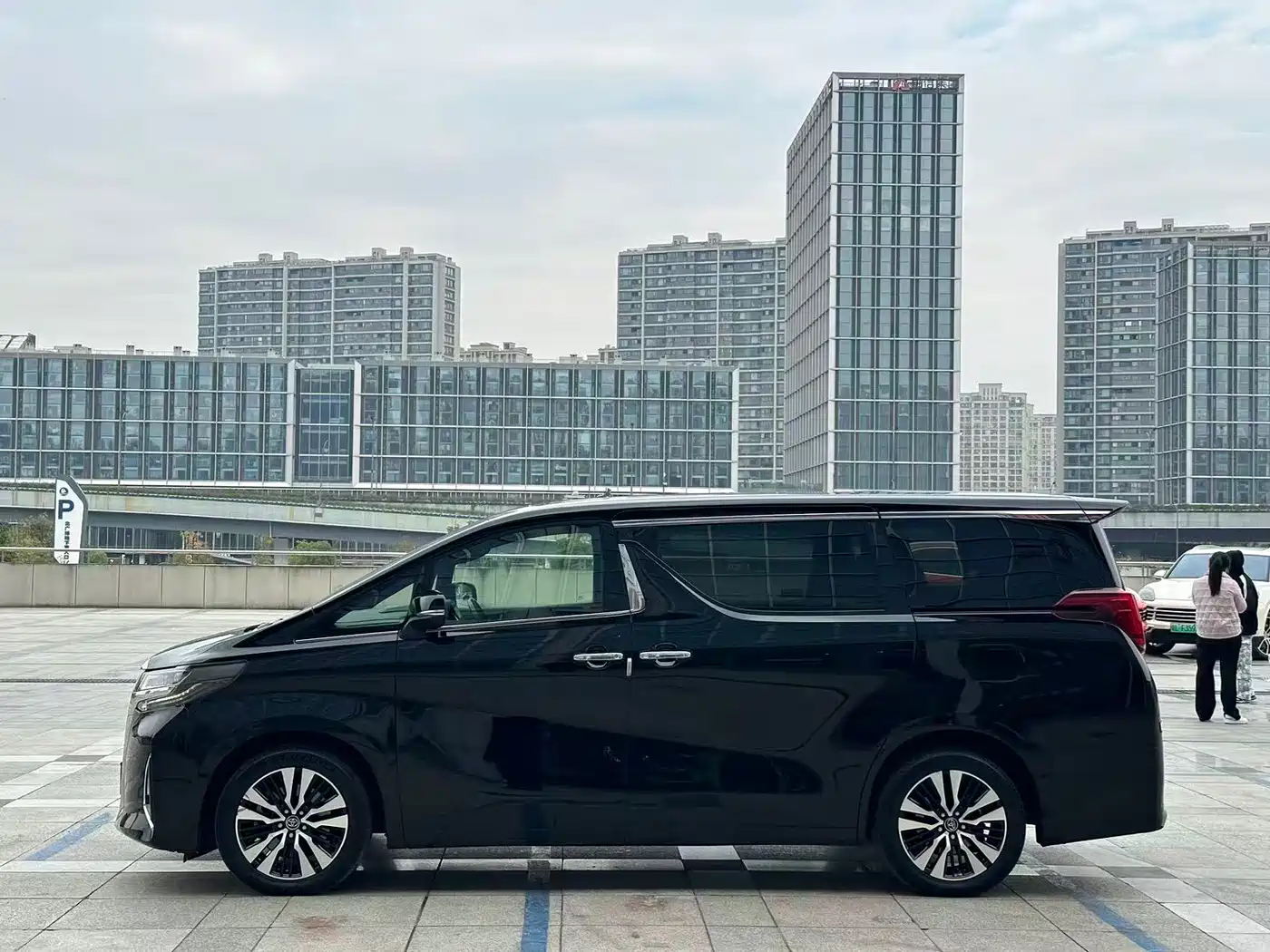 Toyota Alphard 2018 Facelift 3.5L Premium Edition фото 5