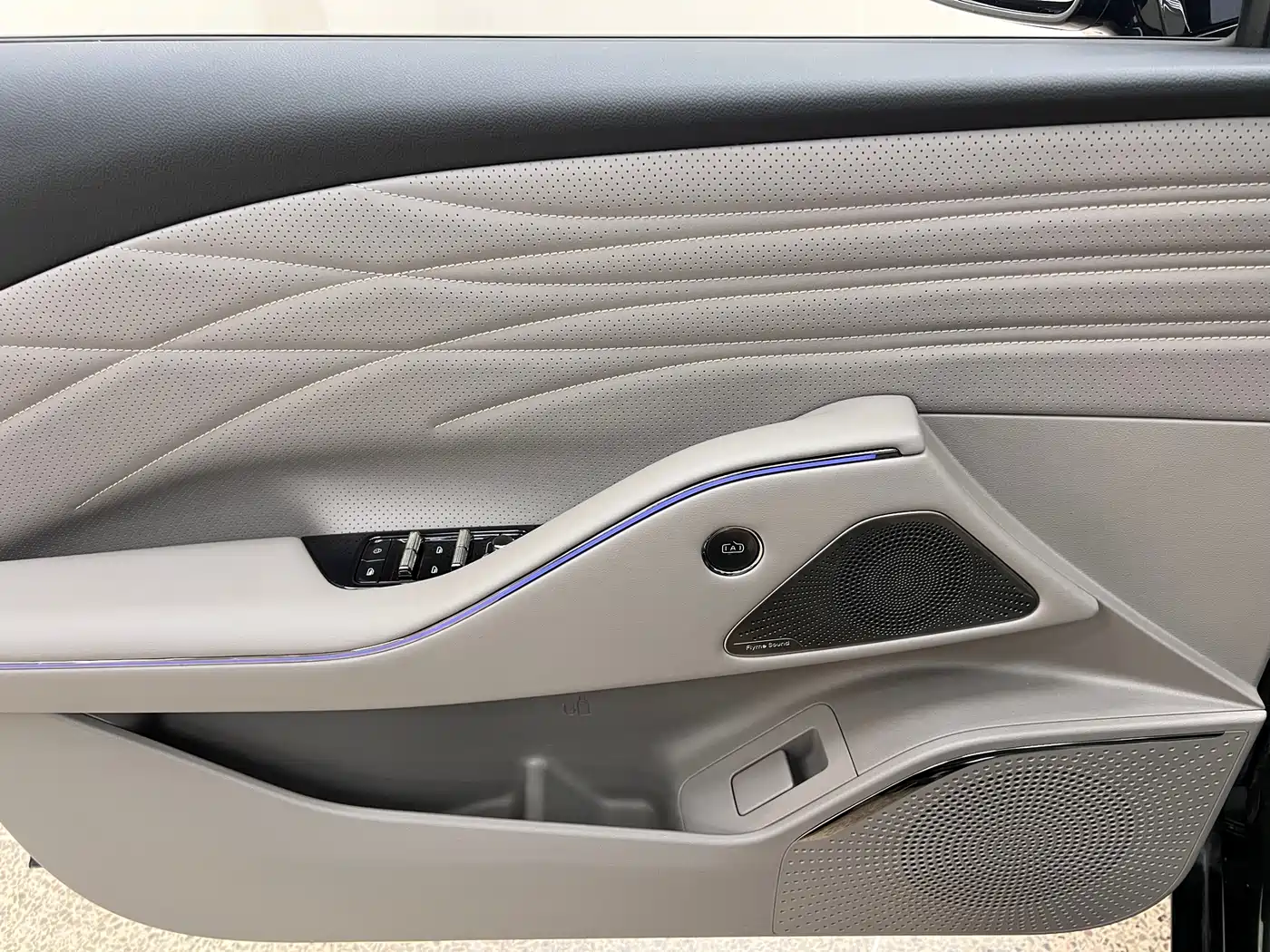 Geely Galaxy Galaxy Xingyao 8 2025 Model 130km EM-i Flagship Edition фото 13