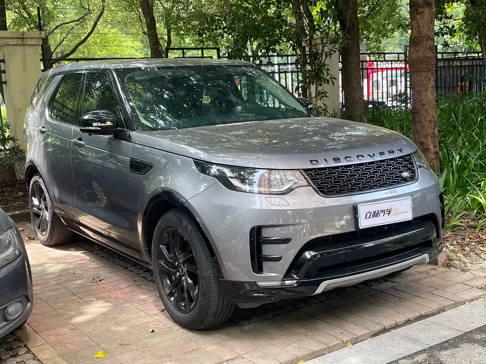 Фото 3 - Land Rover Discovery